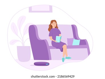aspiradora robot limpiando la habitación mientras la mujer se relaja en el sofá. Salón acogedor con sofá, plantas y cuadro. Ilustración vectorial. IOT. Internet del concepto de cosas