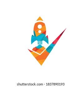 Cohete con plantilla de diseño de logotipo de comprobación.