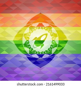 icono del cohete dentro del emblema sobre fondo de mosaico con los colores de la bandera LGBT. 
