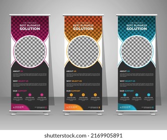Roll de negocios. Diseño estándar. Plantilla de banner. Presentación. Resumen Folleto geométrico azul verde, j-flag, x-stand, x-banner, Ofrecemos las mejores soluciones de negocios. Exposición. Vector
