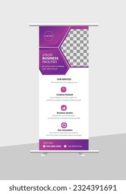 Un banner de rodillos, también conocido como un banner desplegable o de arrastre, es una pantalla publicitaria autocompatible que incluye un banner .