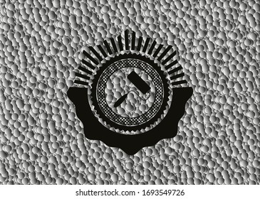 icono del pincel de rodillos dentro de la placa oscura con fondo de burbujas grises. Ilustración vectorial. Detallado.