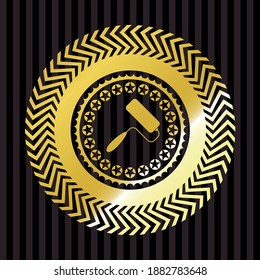 Rollpinselsymbol in goldenem Abzeichen oder Emblem. 