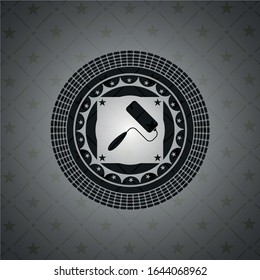 Rollpinselsymbol in realistischem dunklem Emblem