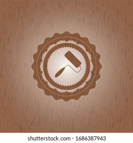 Icono de brocha de rodillos dentro del emblema de madera retro