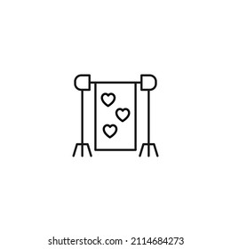 Concepto de romance y amor. Señales de contorno monocromo vectorial dibujadas en estilo plano. Perfecto para publicidad, artículos, tiendas, páginas de internet. Icono de línea de corazón en el fondo del estudio 