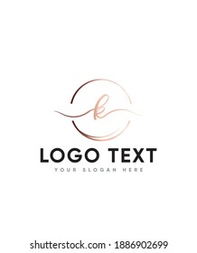 Una romántica y cursiva letra manuscrita tipo K plantilla de logotipo, logotipo vector para identidad empresarial y de empresa 