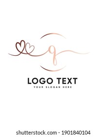 Un romántico batido en forma de corazón doble y una letra manuscrita de ensueño tipo Q logotipo plantilla, logotipo vector para identidad empresarial y de empresa 