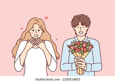 Un hombre romántico con flores y una mujer feliz con un ramo de regalo de su novio. Girl in love siente felicidad después de recibir felicitaciones por cumpleaños o Día de San Valentín. Diseño vectorial plano 