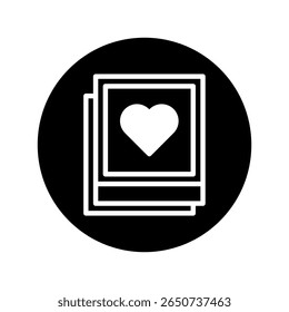 Memórias românticas capturou coração foto álbum ilustração um símbolo de amor e afeto com design elegante