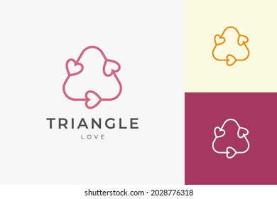 Romántico sobre la plantilla del logotipo de la relación en forma de amor triangular limpia y simple