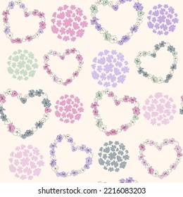 Patrón romántico sin fisuras de corazones y bolas rosados y florales sobre fondo amarillo claro. Es bueno para bodas, tarjetas de felicitación, sábanas, papel pintado, empaque e impresión de tela.