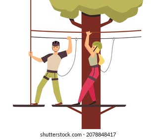 Parque de aventura en el bosque en la ilustración plana vectorial aislada en fondo blanco. Joven caricaturista, mujer con casco, equipo de protección están caminando por la cremallera superando obstáculos