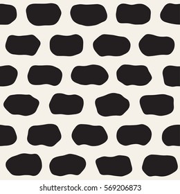 Rough Line Hand Drawn Circles. Vector Seamless Black and White Pattern. Stylish graphic texture.