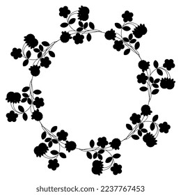Marco floral redondo con ramas florecientes de fresa. Corona botánica con hojas, flores y bayas. Silueta negra de fondo blanco.