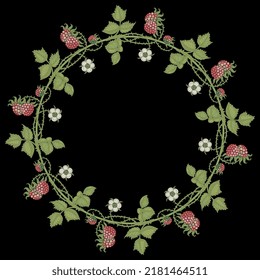 Marco floral redondo con ramas de la planta de frambuesa. Leña con hojas verdes, flores blancas y bayas rojas. Sobre fondo negro.