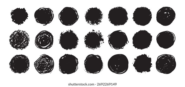 Runder Grunge-Kratzer und strukturierte Pinselstriche. isolierte schwarze Vektorgrafik-Sammlung. Schmutzige ausdrucksstarke handgezeichnete Tintenflecken und -flecken. Vektorgrafik
