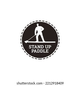 Runde Ikone über Paddelstil, Vektorgrafik einzeln auf weißem Hintergrund. Silhouette eines Mannes, der mit Paddel an Bord steht, Logo-Design