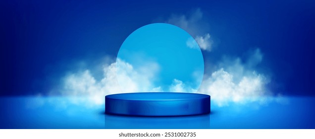 Runde Podiumsplatte auf hellblauem Hintergrund mit Rauchwolken. Vektorrealistische Illustration der Produktpräsentationsplattform, moderner Werbeausstellungsraum mit himmlischem Design, Neonbeleuchtung im Nebel