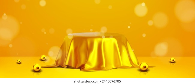 Podio de producto redondo cubierto con cortina de tela dorada en interior de estudio amarillo con bola decorativa. Ilustración vectorial 3D realista de pedestal escondido bajo cortina de oro brillante.