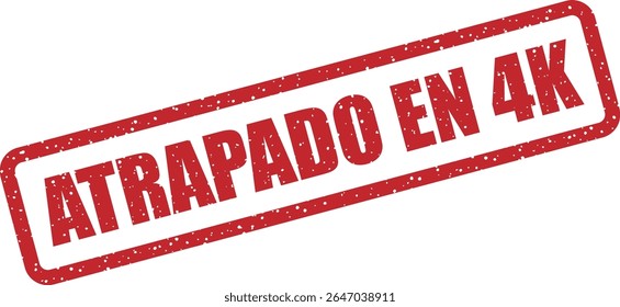 Carimbo de borracha com a frase espanhola "ATRAPADO EN 4K" (capturado em 4K). Uma expressão moderna para ser exposta com prova