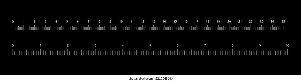 Conjunto de cinta de regla con divisiones y números de línea blanca verticales para medir la ilustración vectorial de longitud. Simple herramienta escolar de 10 pulgadas y 25 centímetros de largo, objetos para clases de matemáticas sobre fondo negro.