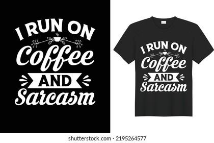 Corro con café y sarcasmo. tipografía de vector de amor al café T Shirt Design. camiseta de café, vector, taza, afiche, logotipo, camisa.