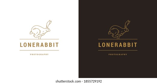 Dibujo vectorial lineal de la plantilla de logotipo de conejo en ejecución. Estilo del contorno de diseño de silueta de liebre silvestre. Es bueno para el emblema del club de cazadores o marca de caza.