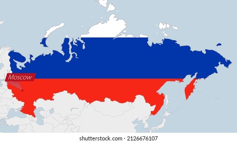 Mapa de Rusia resaltado en los colores de la bandera de Rusia y pin de la capital del país, Moscú, mapa con los países europeos vecinos.