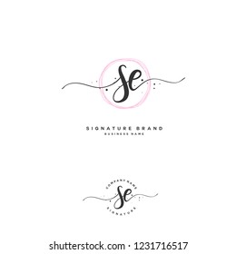 S E SE Initial letter handwriting and  signature logo.