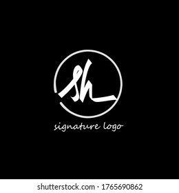S h Sh letra inicial manuscrita y logotipo de la firma. fondo negro aislado