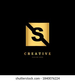 Logo de S. Letra inicial S con color oro. El concepto de diseño del logotipo de la lonja de lujo, adecuado para empresas y negocios.