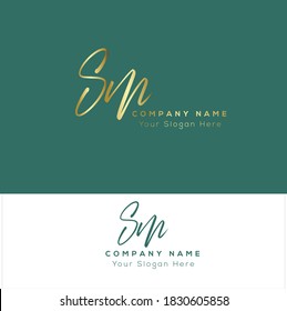 S M SM Letra inicial manuscrita y logotipo de firma. Logo inicial del vector de belleza .Moda, boutique, floral y botánica