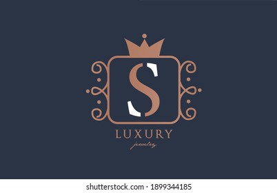 Icono del logotipo de la letra del alfabeto monograma Q en color blanco y azul. Diseño creativo con corona king para empresas de lujo y negocios 