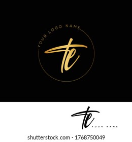  S T ST Escritura manuscrita inicial y logotipo de la firma.	