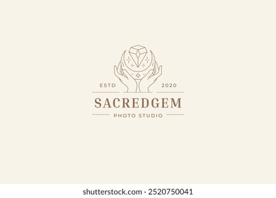 Manos sagradas con la mítica Ilustración vectorial de Plantilla de diseño de logotipo de línea de gema de media luna. Brazos de la mitología con el logotipo linear del cristal del diamante de la joyería para la marca cosmética del cuidado de piel del bienestar del balneario