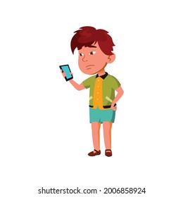 trauriger Junge, der eine Nachricht auf dem Telefon-Display Cartoon-Vektorgrafik. trauriger Junge, der eine Nachricht auf der Telefonanzeige liest. einzelne Cartographie