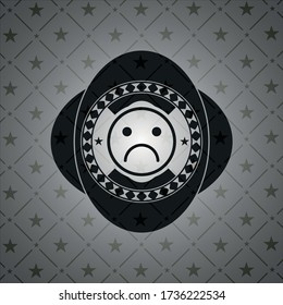 icono de cara triste dentro de un emblema oscuro realista. 