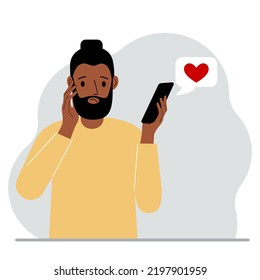 Ein trauriger Mann liest eine Nachricht auf seinem Handy. Nachricht mit rotem Herzen. Vektorgrafik