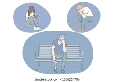 Tristesse, stress, solitude, dépression mentale, chagrin, rupture, concept de querelle. Jeunes gens assis avec leur smartphone, se couvrant le visage de leurs mains et souffrant de dépression profonde ou de chagrin 
