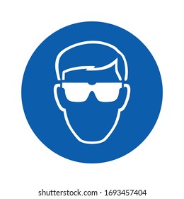 Deben llevar gafas de seguridad. M004.  Norma ISO 7010