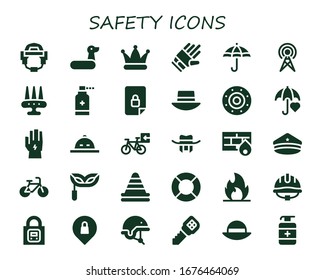 conjunto de iconos de seguridad. 30 iconos de seguridad rellenos.  Iconos modernos sencillos, como: Casco, anillo de goma, Sombrero, Guantes, Protección, Antena, Arma, Antiséptico, Bloqueado, Escudo, Paraguas, Guante