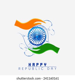 Mano humana azafrán y verde protegiendo la Rueda Ashoka decorada con flores para la celebración del Día de la República India Feliz.