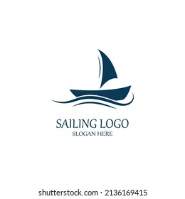 Logotipo de velero o barco de vela con ondas de ondas, mediante el concepto de diseño vectorial