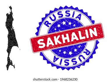 Sakhalin Island kartographiert polygonales Netz mit gefüllten Dreiecken, und gekratzte Bicolor-Robbe. Triangle mosaic Sakhalin Island Karte mit einem maschigen Vektormodell, Dreiecke haben unterschiedliche Größen und Positionen,