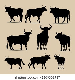 La misma silueta de toro en diferentes postes Ilustración vectorial