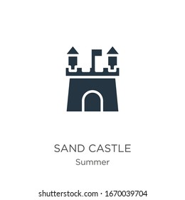 Vector de icono del castillo de arena. Icono de castillo de arena plana de la colección de verano aislado en fondo blanco. La ilustración vectorial se puede utilizar para diseño gráfico web y móvil, logotipo, eps10