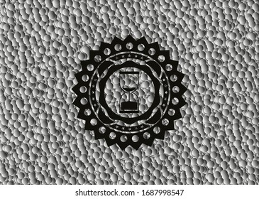 icono del reloj de arena dentro del emblema oscuro con fondo de burbujas. Ilustración vectorial. Detallado.