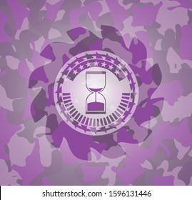 sand clock icon inside pink and purple camo texture