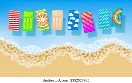 Playa de arena, vista superior. Colchones de costa, surf y colores inflables. Ilustración del vector